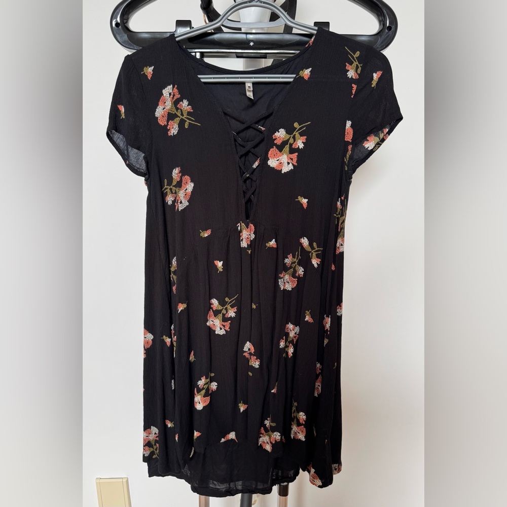 Amuse Society - Black and Floral 90s Style Babydoll Grunge Dress - XS